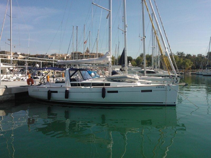 Sail boat FOR CHARTER, year 2012 brand Beneteau and model Oceanis 41., available in Marina Santa Cruz de Tenerife Santa Cruz de Tenerife Tenerife España